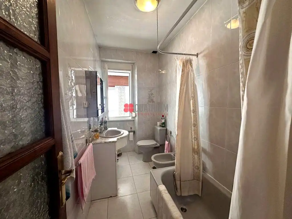 Dormitori de Casa o xalet en venda en Santiago de Compostela  amb Terrassa, Traster i Balcó