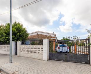 Exterior view of House or chalet for sale in  Tarragona Capital  with Air Conditioner, Terrace and Swimming Pool