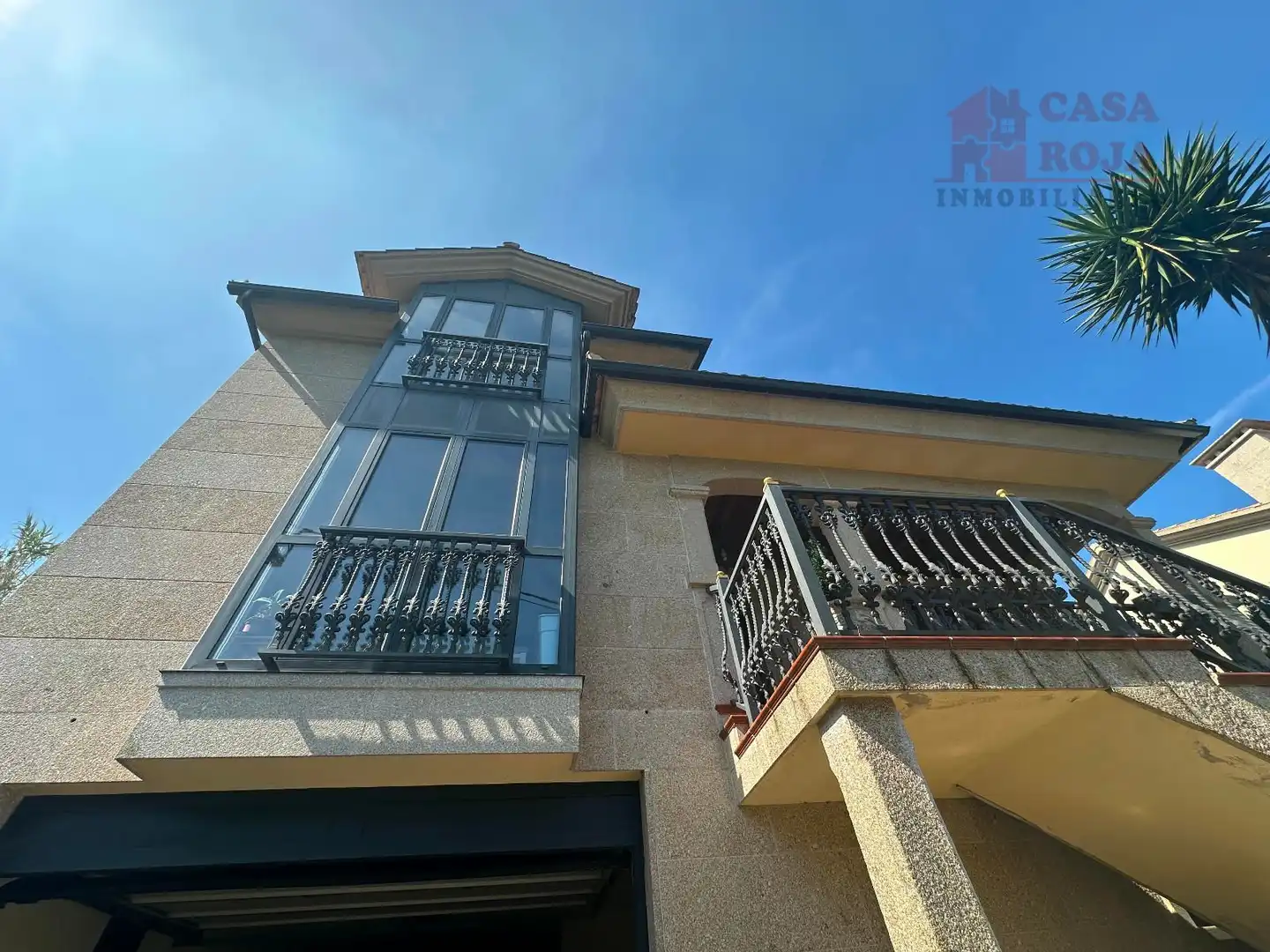 Vista exterior de Casa o xalet en venda en Cangas  amb Calefacció, Terrassa i Traster