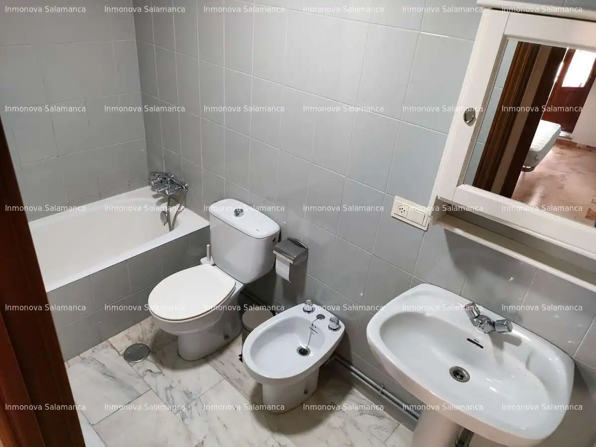 Bany de Dúplex de lloguer en Salamanca amb Calefacció i Moblat