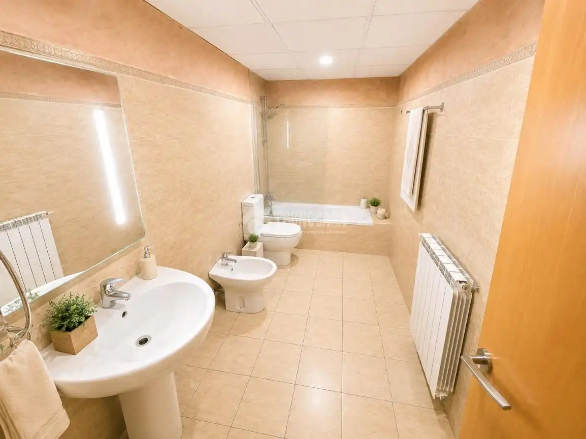 Badezimmer von Wohnung zum Verkauf in Zaragoza mit Balkon