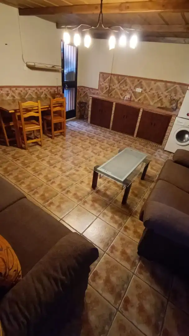 Casa adosada de alquiler en La Zubia con Amueblado, Horno y Lavadora