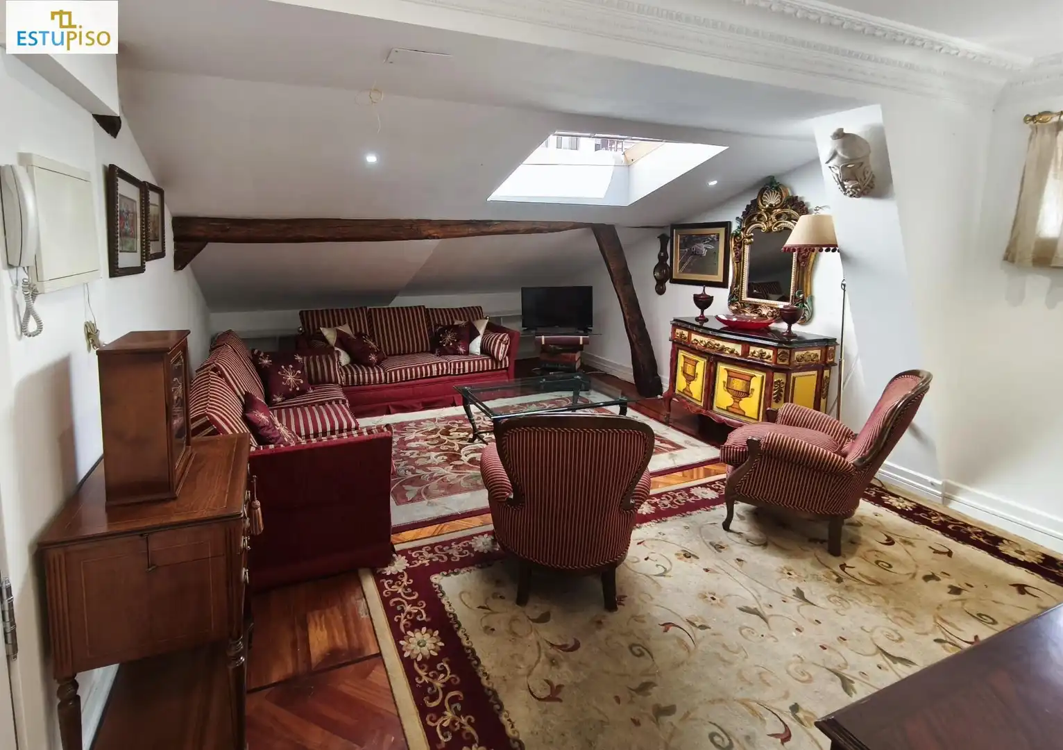 Sala d'estar de Pis en venda en Vitoria - Gasteiz amb Calefacció, Parquet i Traster