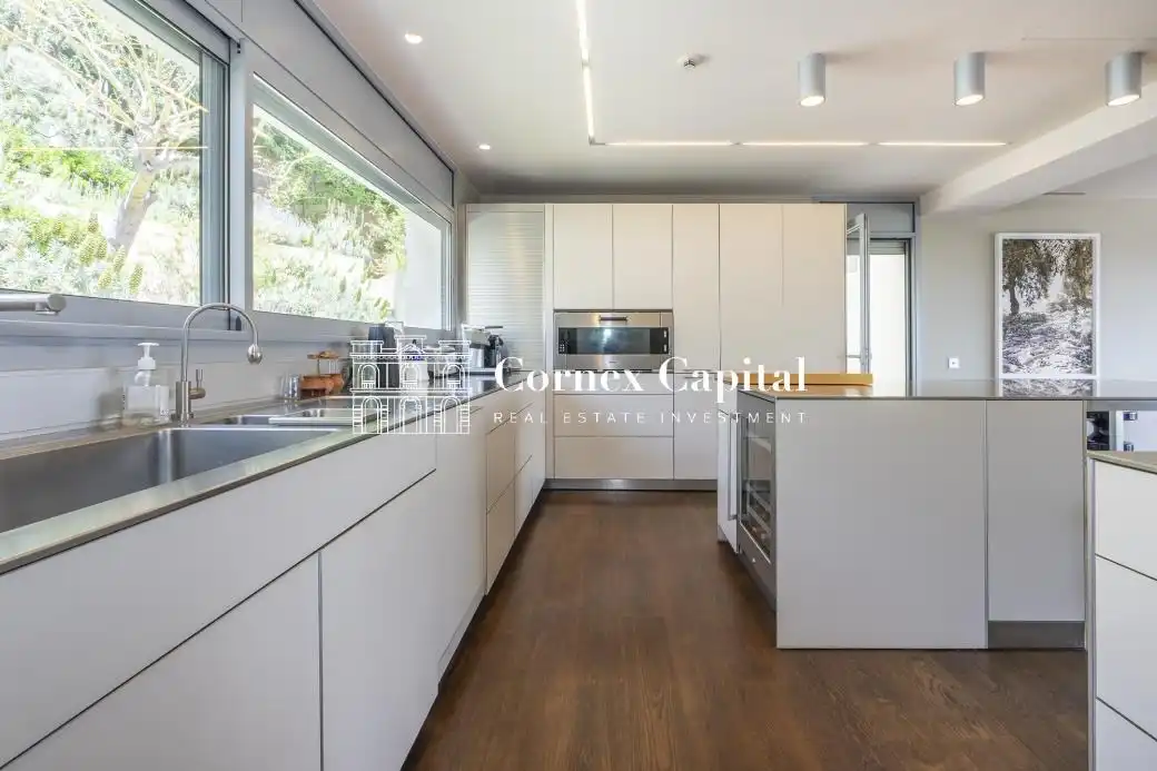 Cuina de Casa o xalet en venda en Barcelona amb Aire condicionat, Calefacció i Jardí privat