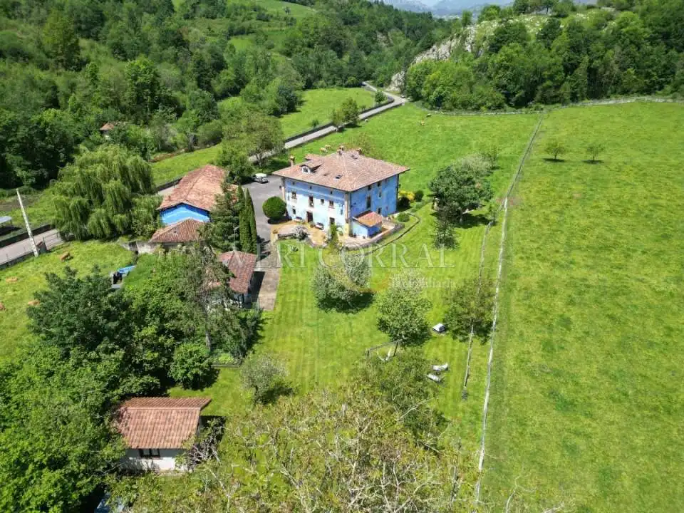 Exterior view of Buildings for sale in Cangas de Onís