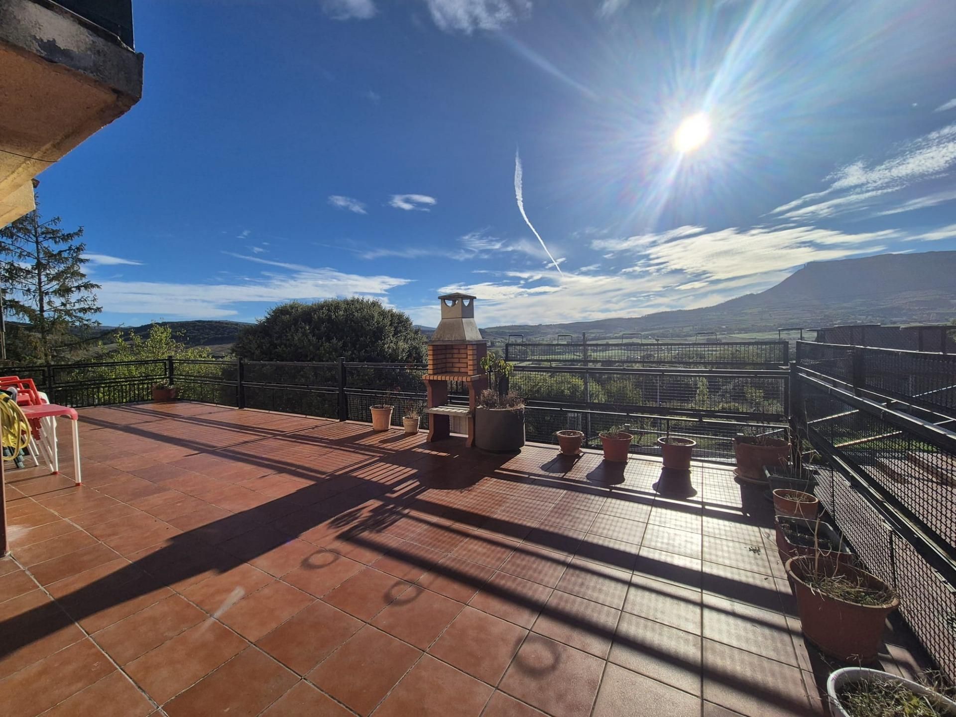 Terrassa de Apartament en venda en Valle de Mena amb Terrassa i Piscina comunitària