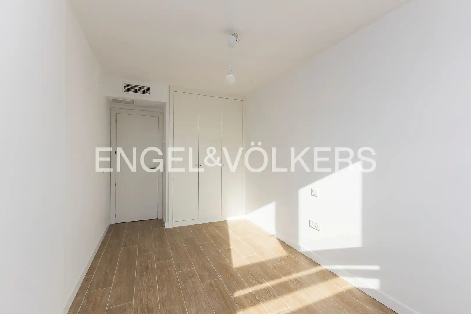 Bedroom of Flat for rent in Madrid  with Air Conditioner, Heating and Terrace
