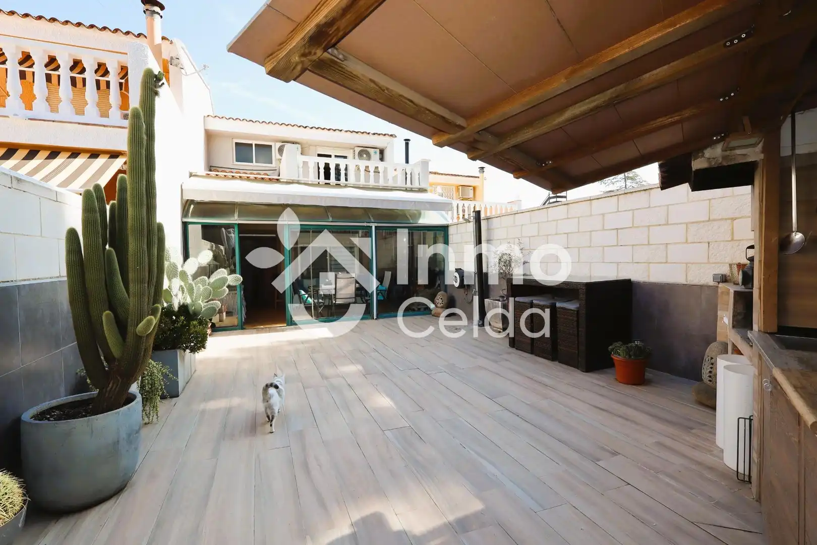 Vista exterior de Casa adosada en venta en Chiva con Aire acondicionado, Calefacción y Jardín privado
