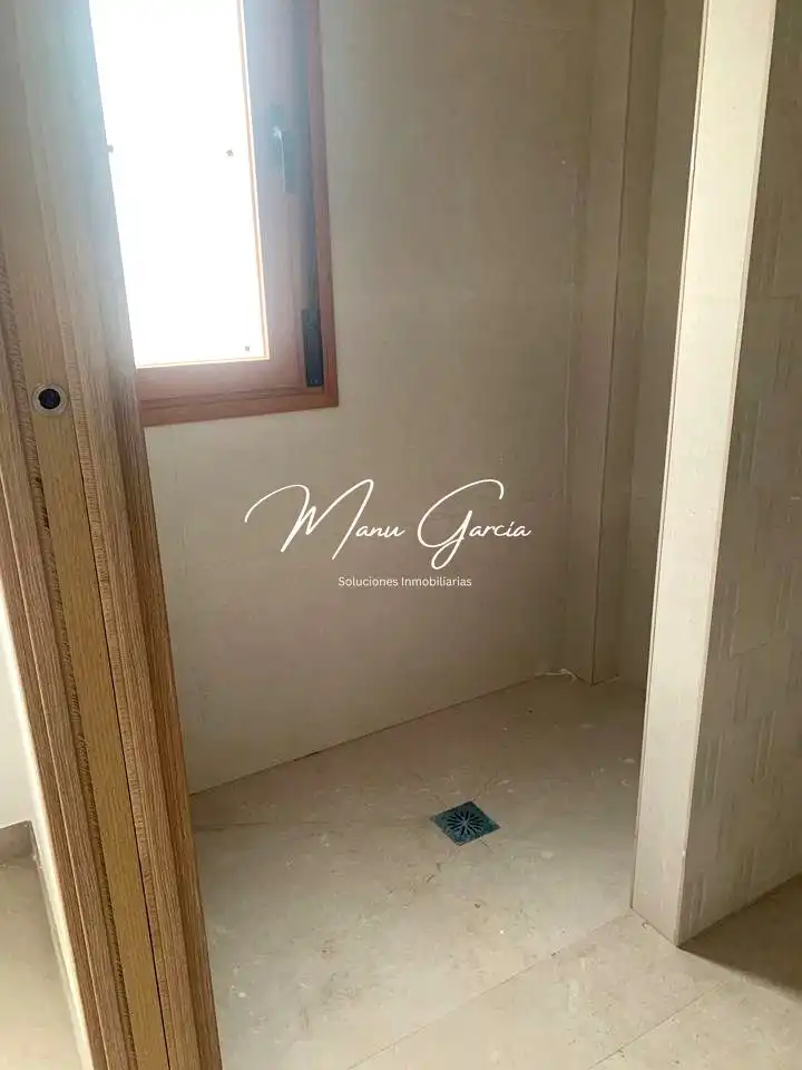 Baño de Casa adosada en venta en Lucena con Aire acondicionado, Calefacción y Jardín privado