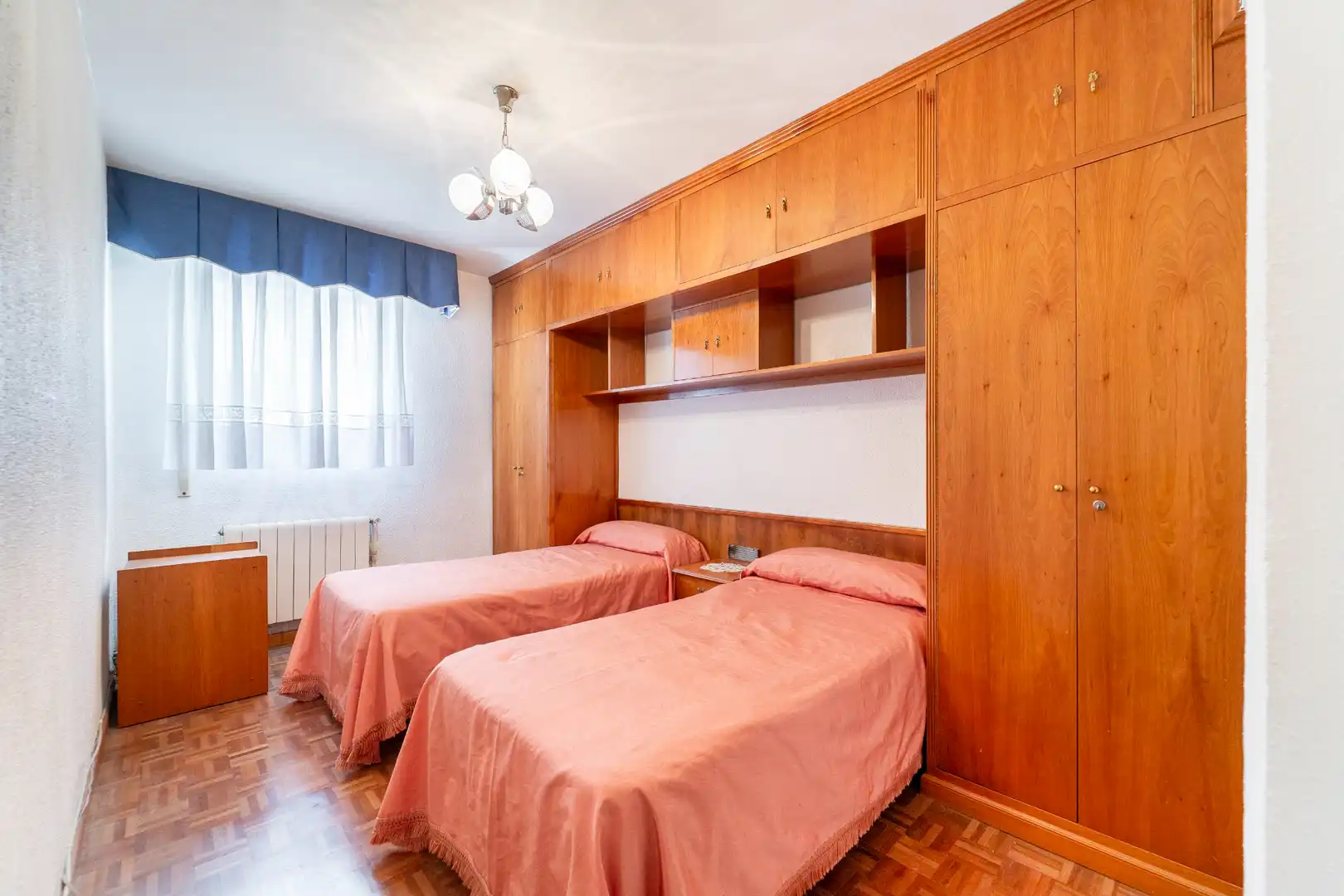 Habitación de Piso en venta en Madrid con Calefacción, Jardín privado y Internet