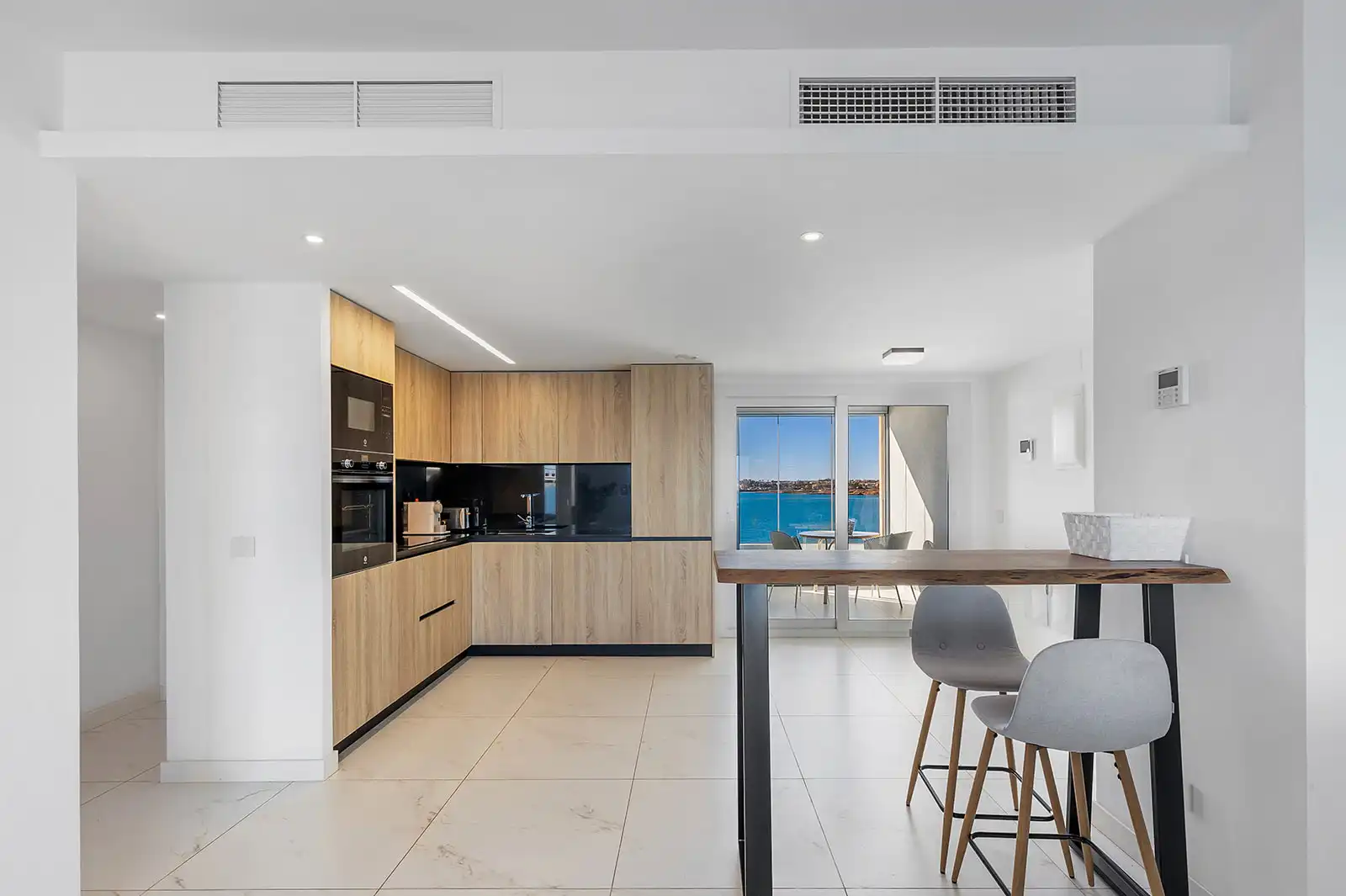 Cuina de Apartament en venda en Torrevieja amb Terrassa, Traster i Moblat