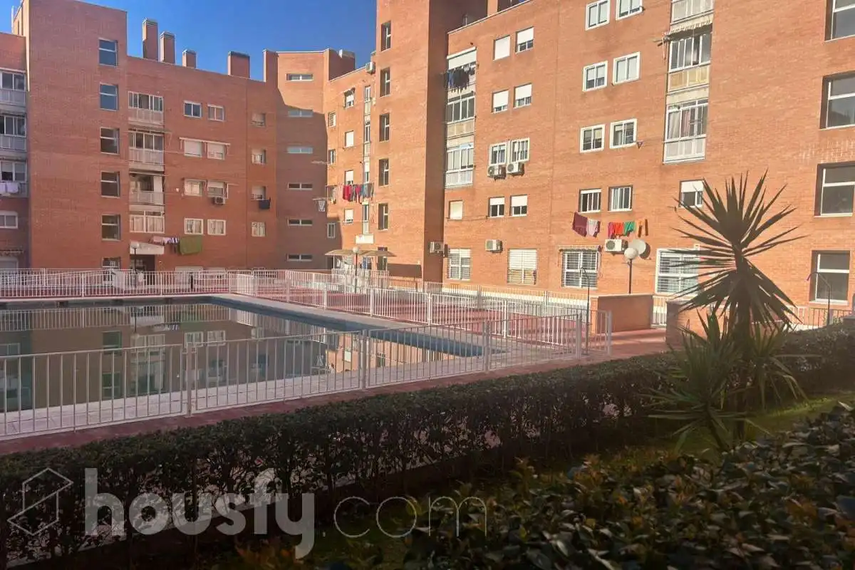 Flat for rent in Calle Río Estenilla, Santa María de Benquerencia