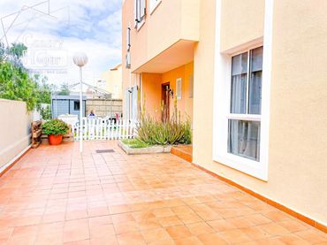 Villa con balcone in vendita a Avenida Kurt Konrad Mayer