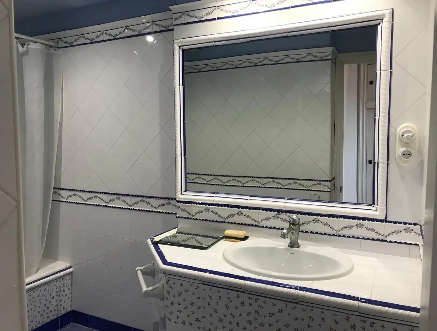 Baño de Piso de alquiler en Zaragoza con Aire acondicionado, Parquet y Terraza