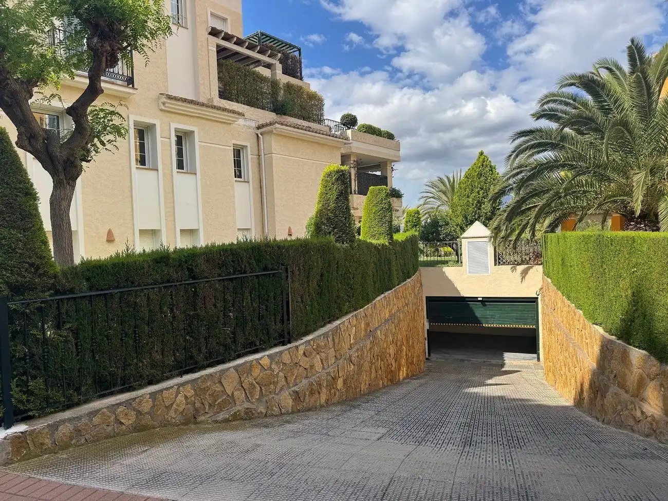 Vista exterior de Apartamento de alquiler en Altea con Aire acondicionado, Calefacción y Jardín privado