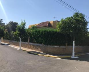 Vista exterior de Casa o xalet en venda en Espartinas amb Aire condicionat, Calefacció i Parquet