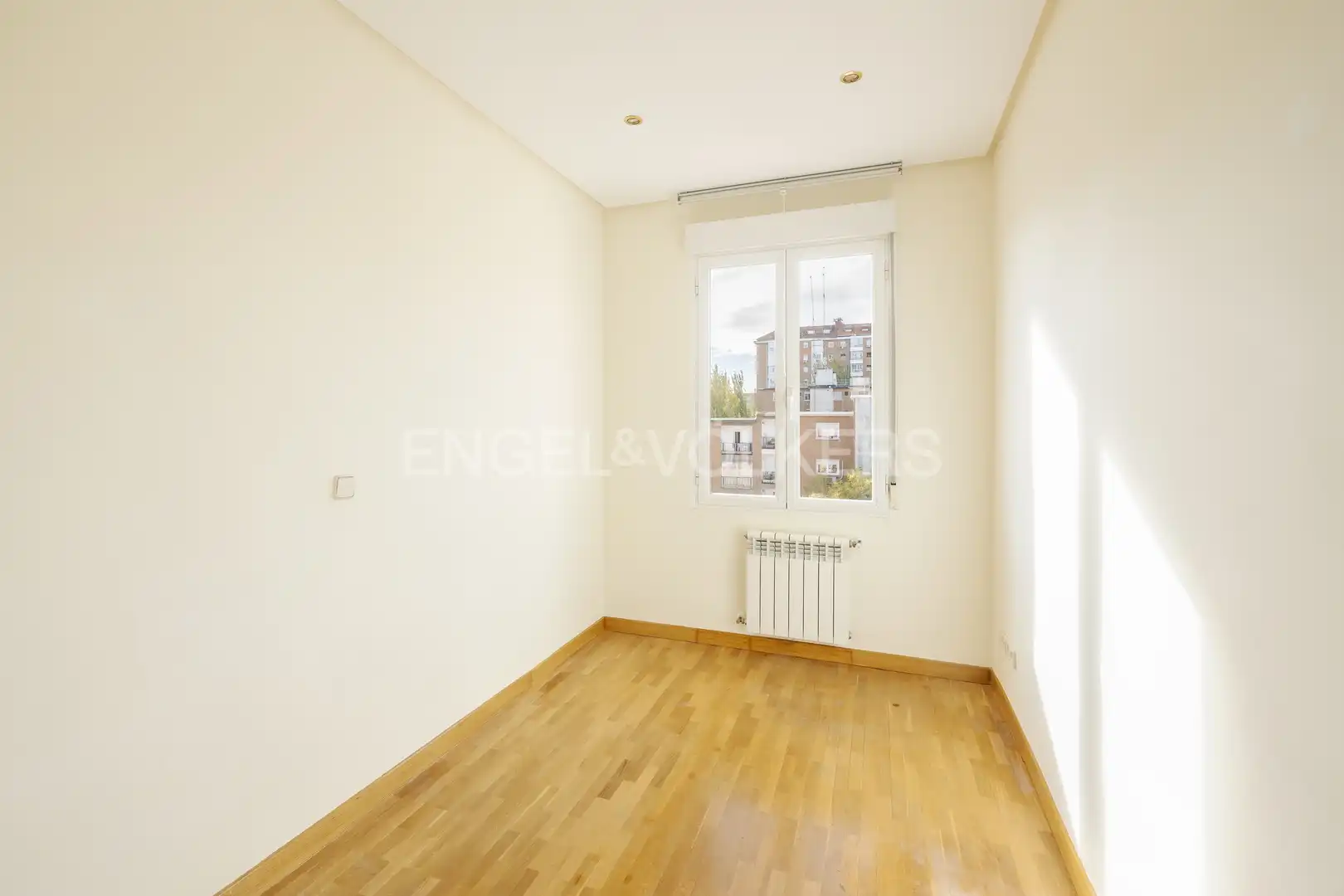 Bedroom of Flat for rent in Madrid  with Air Conditioner, Heating and Parquet flooring