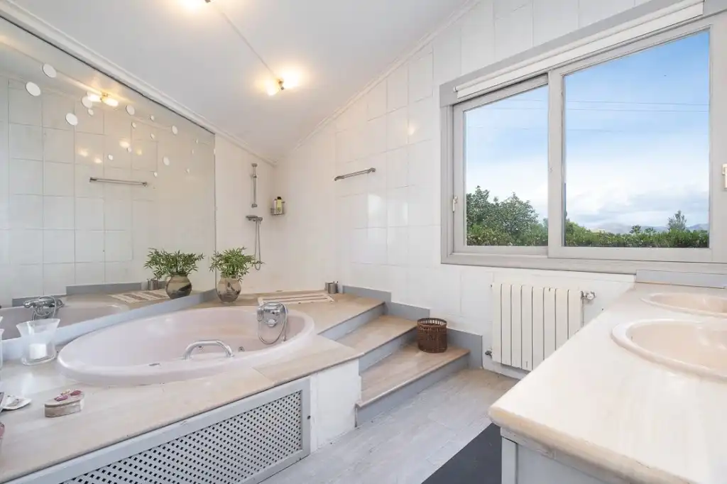 Bathroom of Country homes for sale in Alcúdia  with Air Conditioner, Heating and Private garden