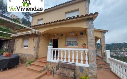 Vista exterior de Casa o xalet en venda en Vallirana amb Aire condicionat, Calefacció i Jardí privat