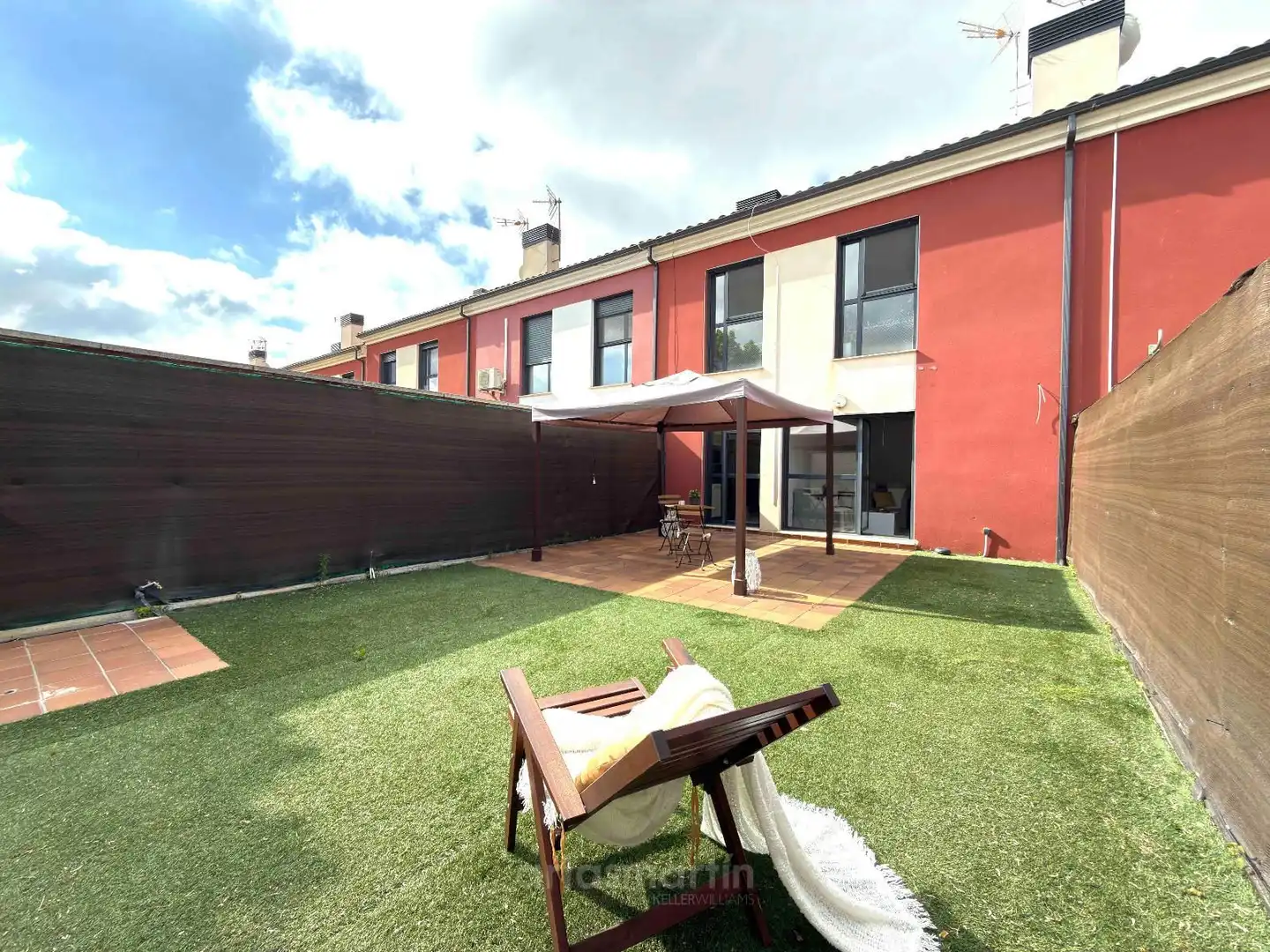 Terrasse von Einfamilien-Reihenhaus zum Verkauf in Doñinos de Salamanca mit Heizung, Privatgarten und Terrasse