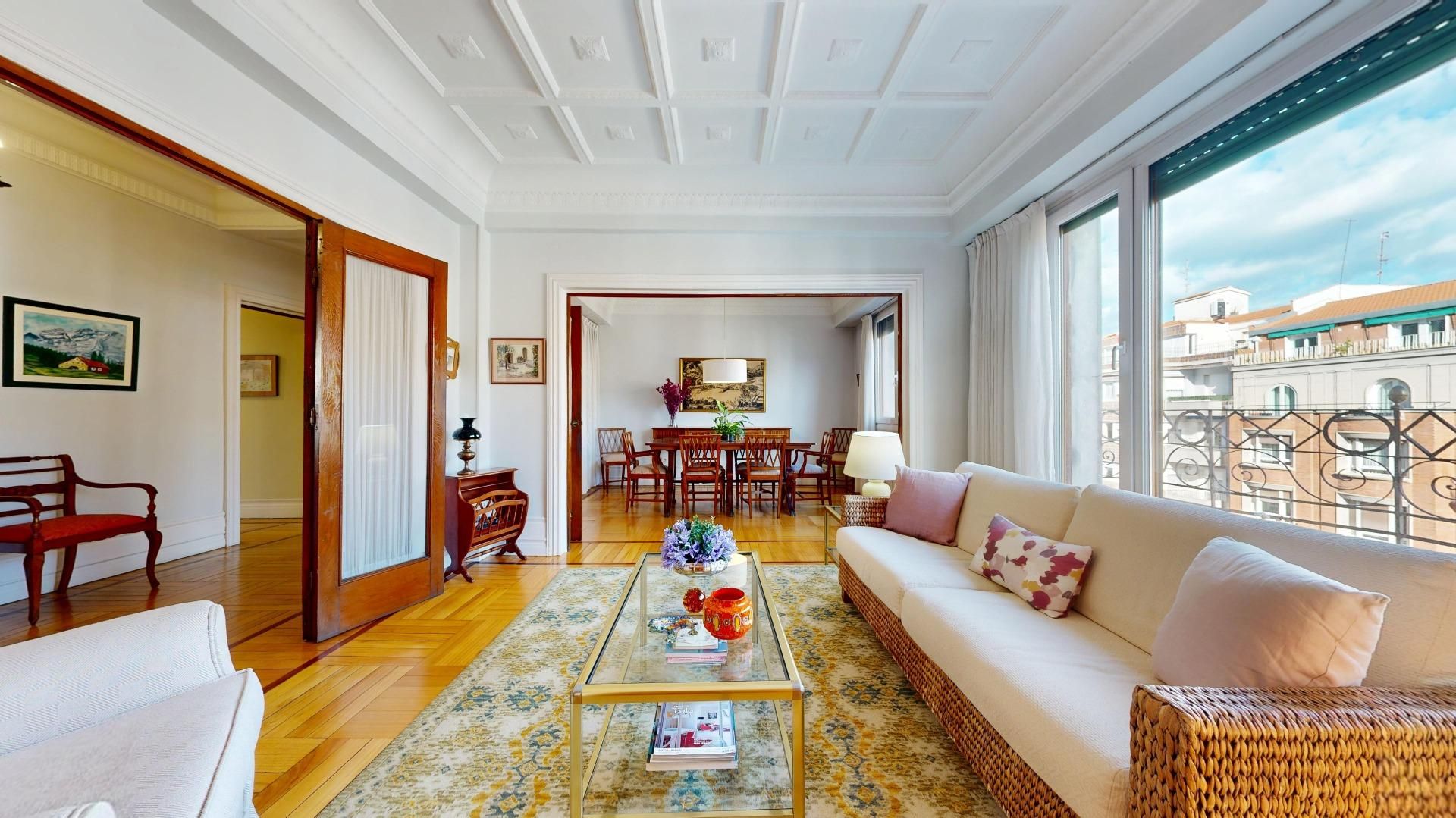 Sala de estar de Piso en venta en Bilbao  con Calefacción, Trastero y Balcón