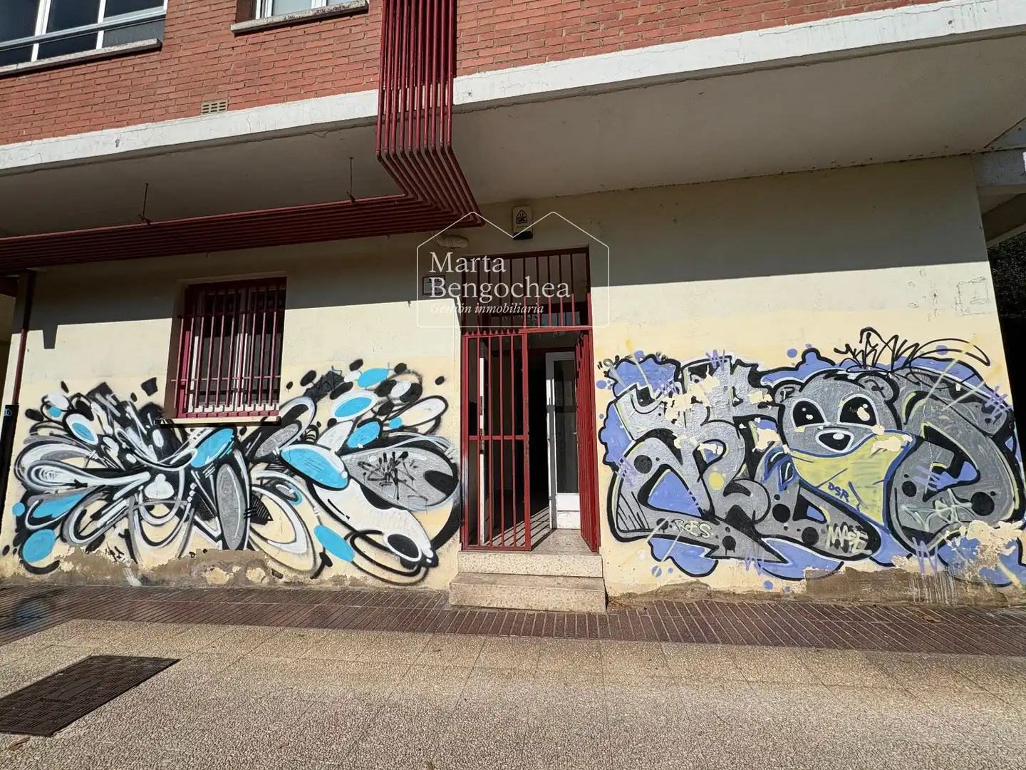 Außenansicht von Geschaftsraum zum Verkauf in Vitoria - Gasteiz