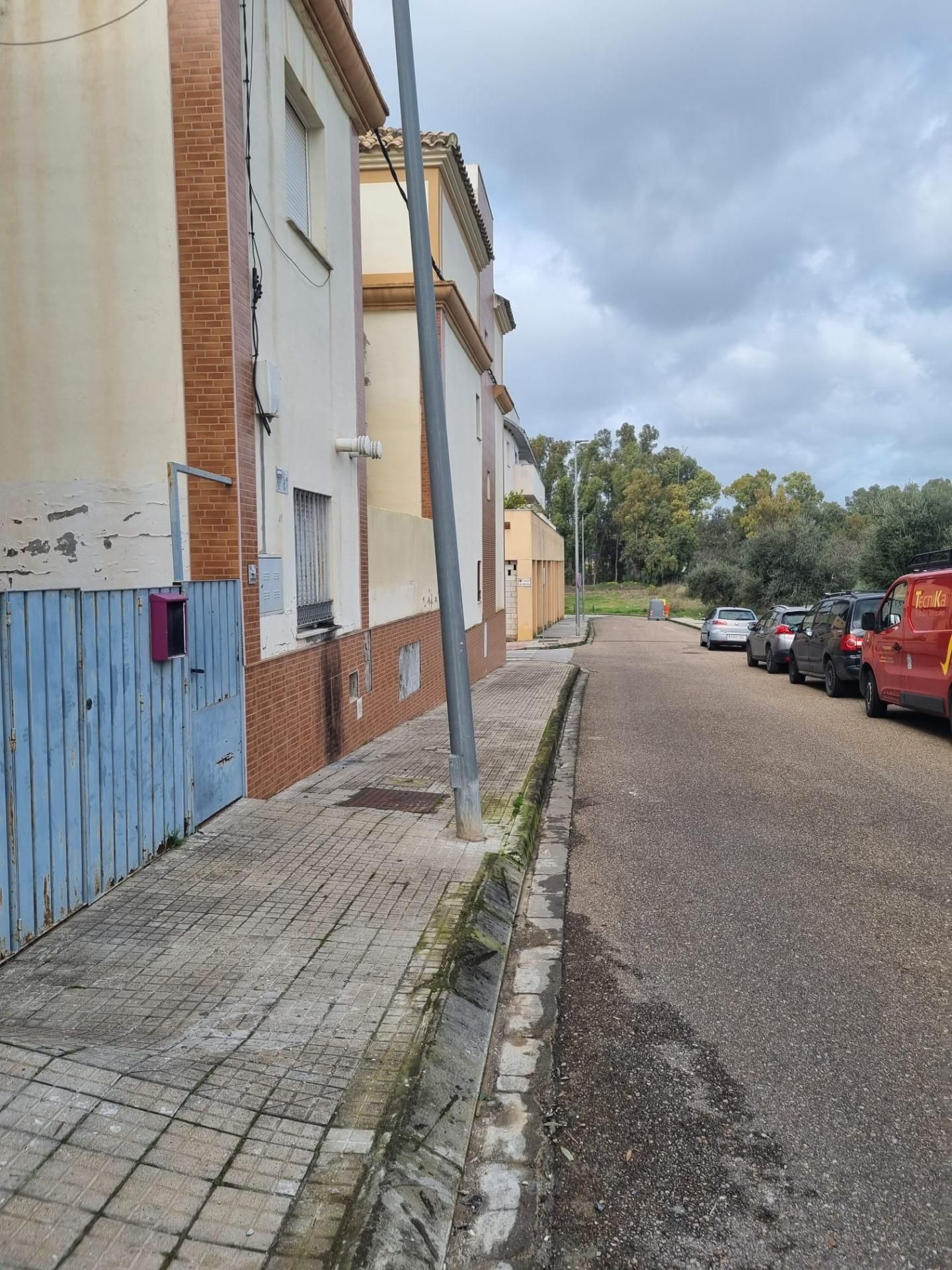 Vista exterior de Casa adosada en venda en Burguillos amb Piscina comunitària