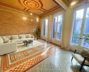 Living room of Flat to rent in  Barcelona Capital  with Air Conditioner, Heating and Parquet flooring