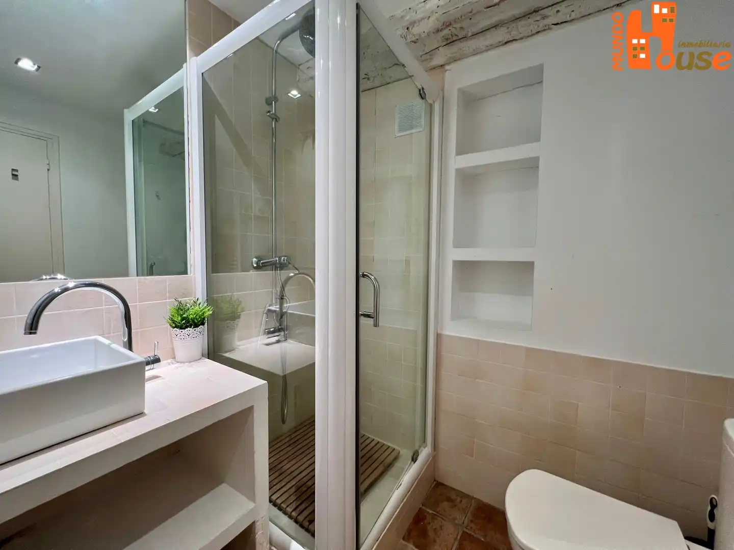 Baño de Piso en venta en Real Sitio de San Ildefonso con Calefacción, Horno y Lavadora