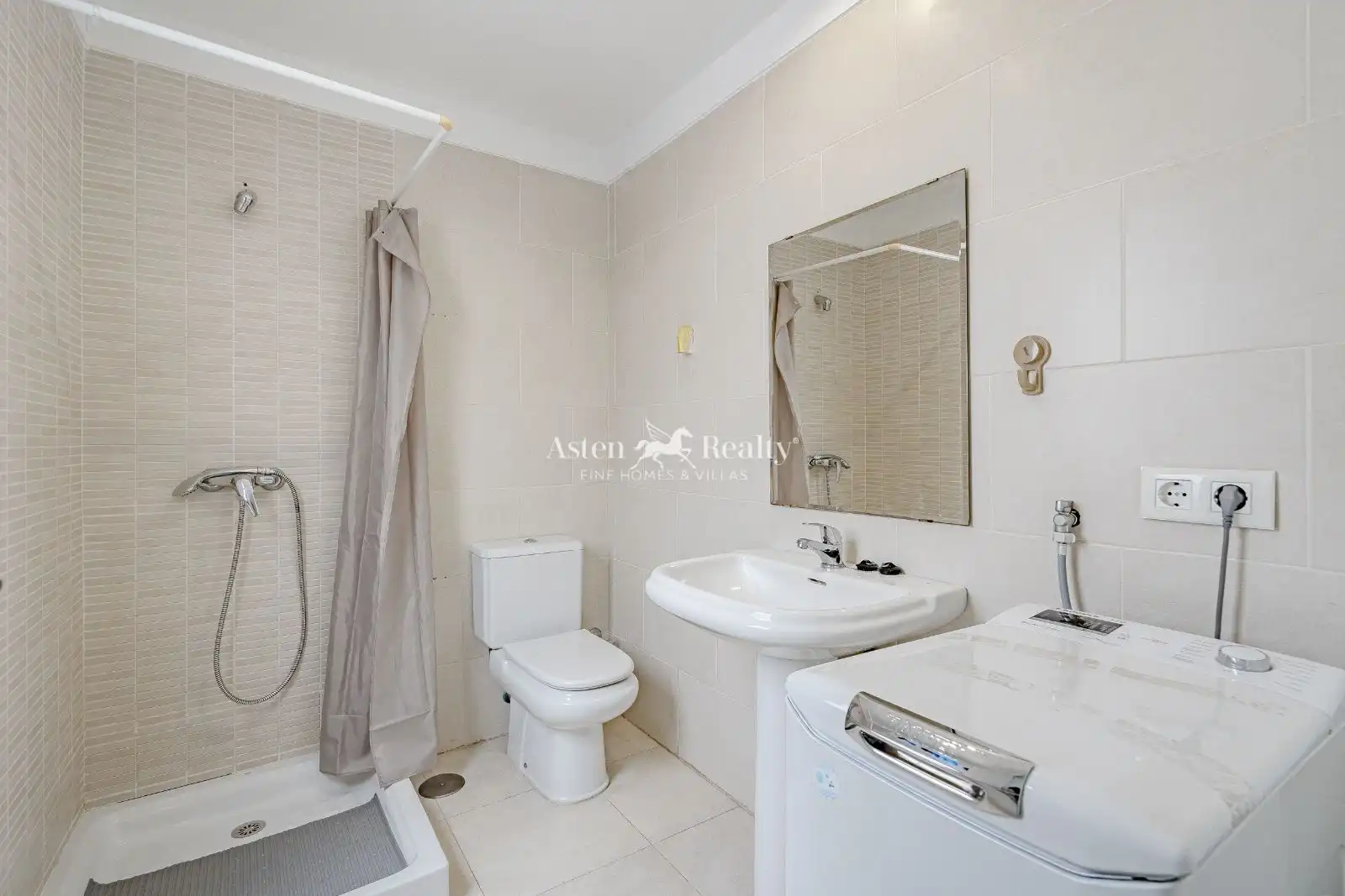 Badezimmer von Dachboden zum Verkauf in Adeje mit Klimaanlage, Privatgarten und Terrasse