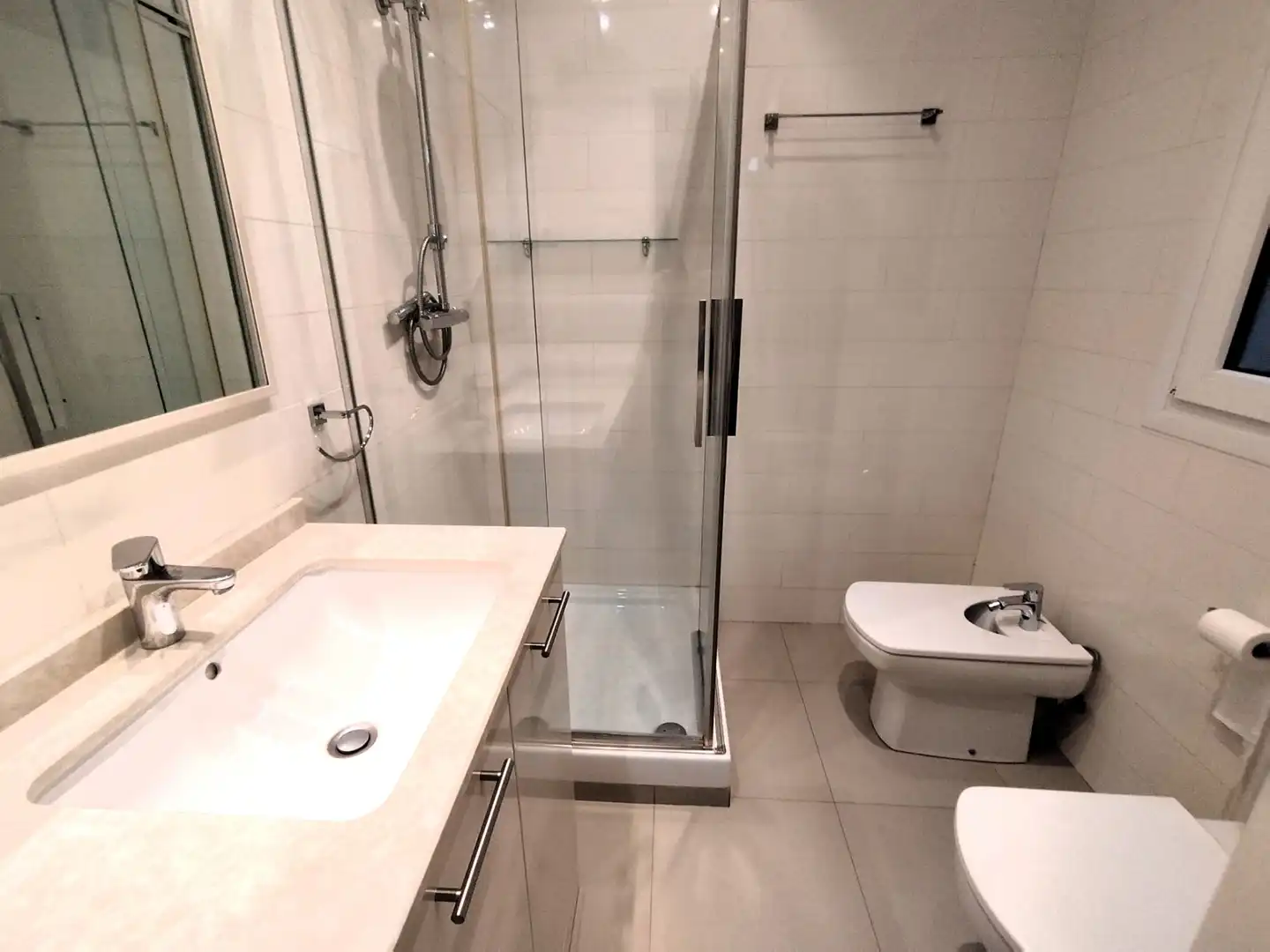 Bathroom of Flat for rent in Bilbao   with Heating