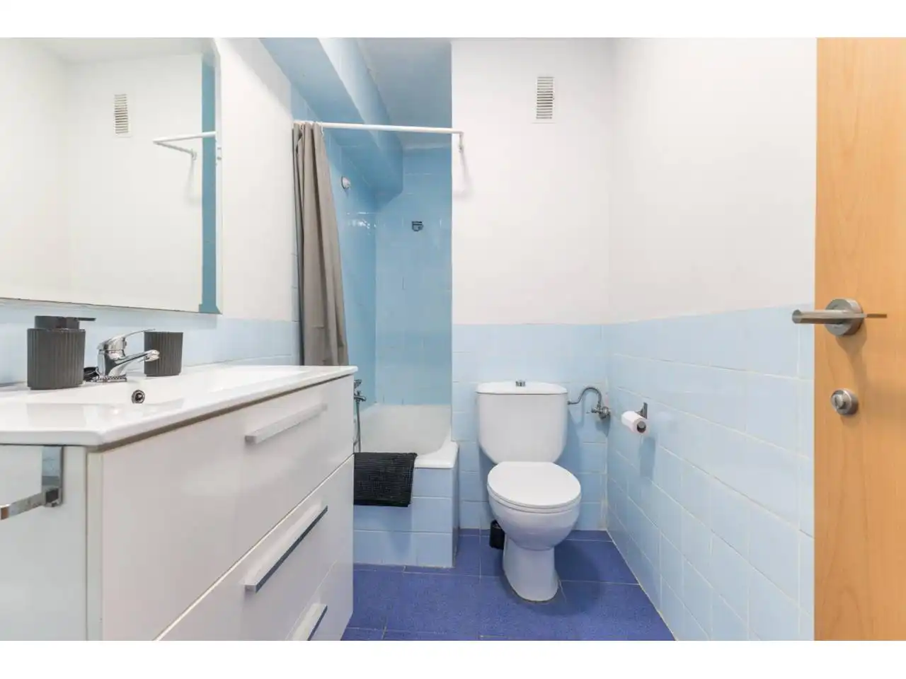 Baño de Piso en venta en Valencia con Aire acondicionado y Balcón