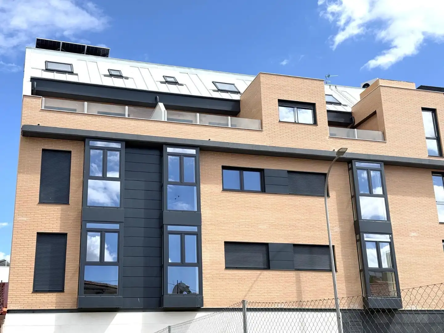 Exterior view of Apartments for sale in Madrid  with Air Conditioner, Heating and Storage room