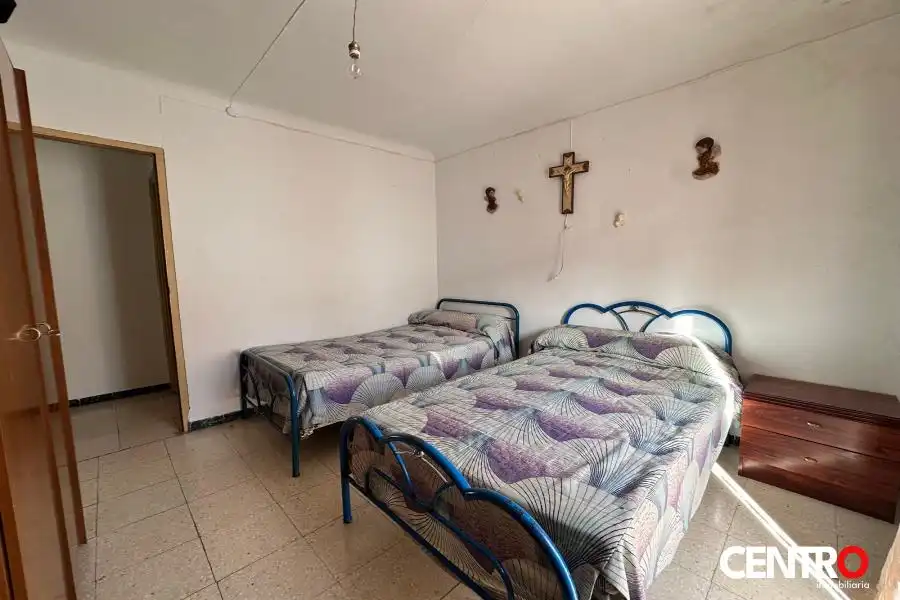 Dormitori de Casa o xalet en venda en Guadahortuna amb Jardí privat
