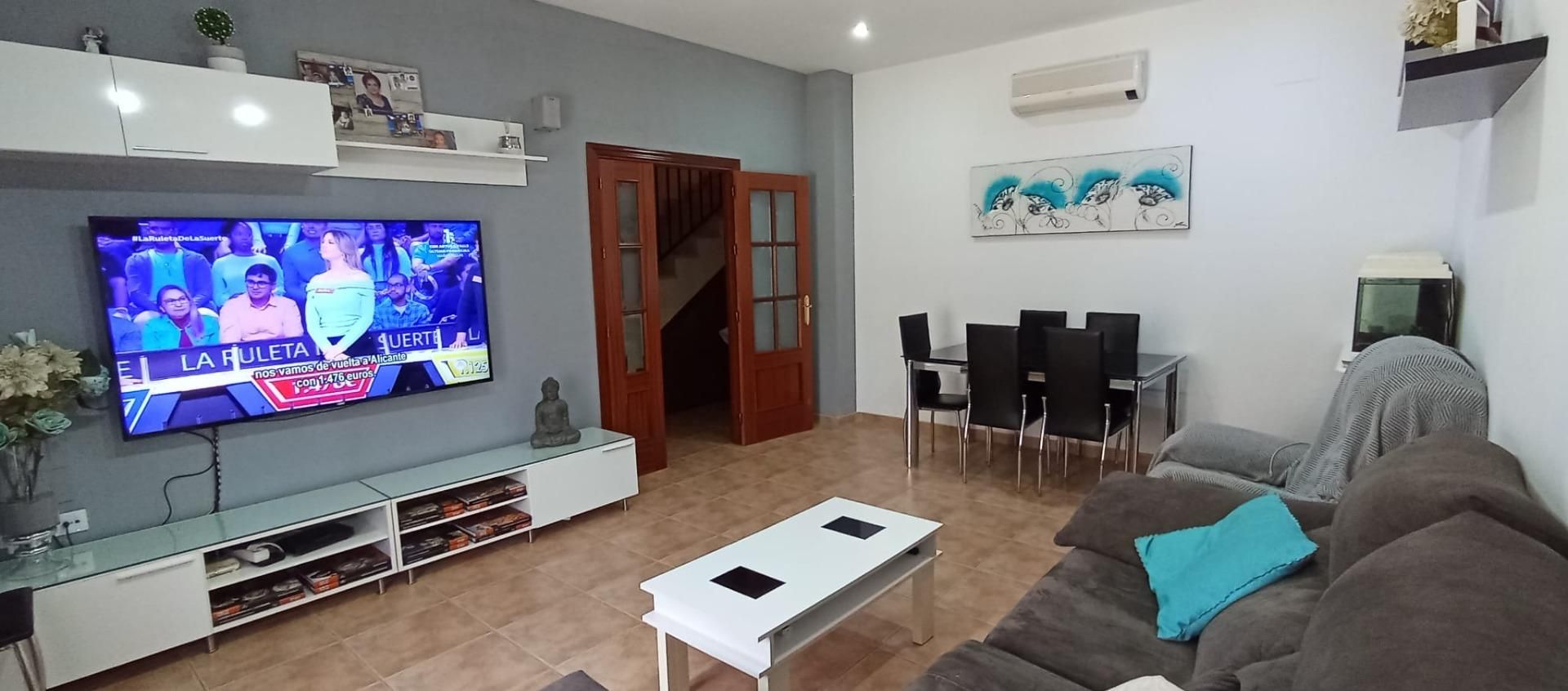 Sala d'estar de Casa adosada en venda en La Carlota amb Aire condicionat, Calefacció i Jardí privat