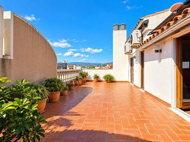 Penthouse with pool for sale in COLON 5