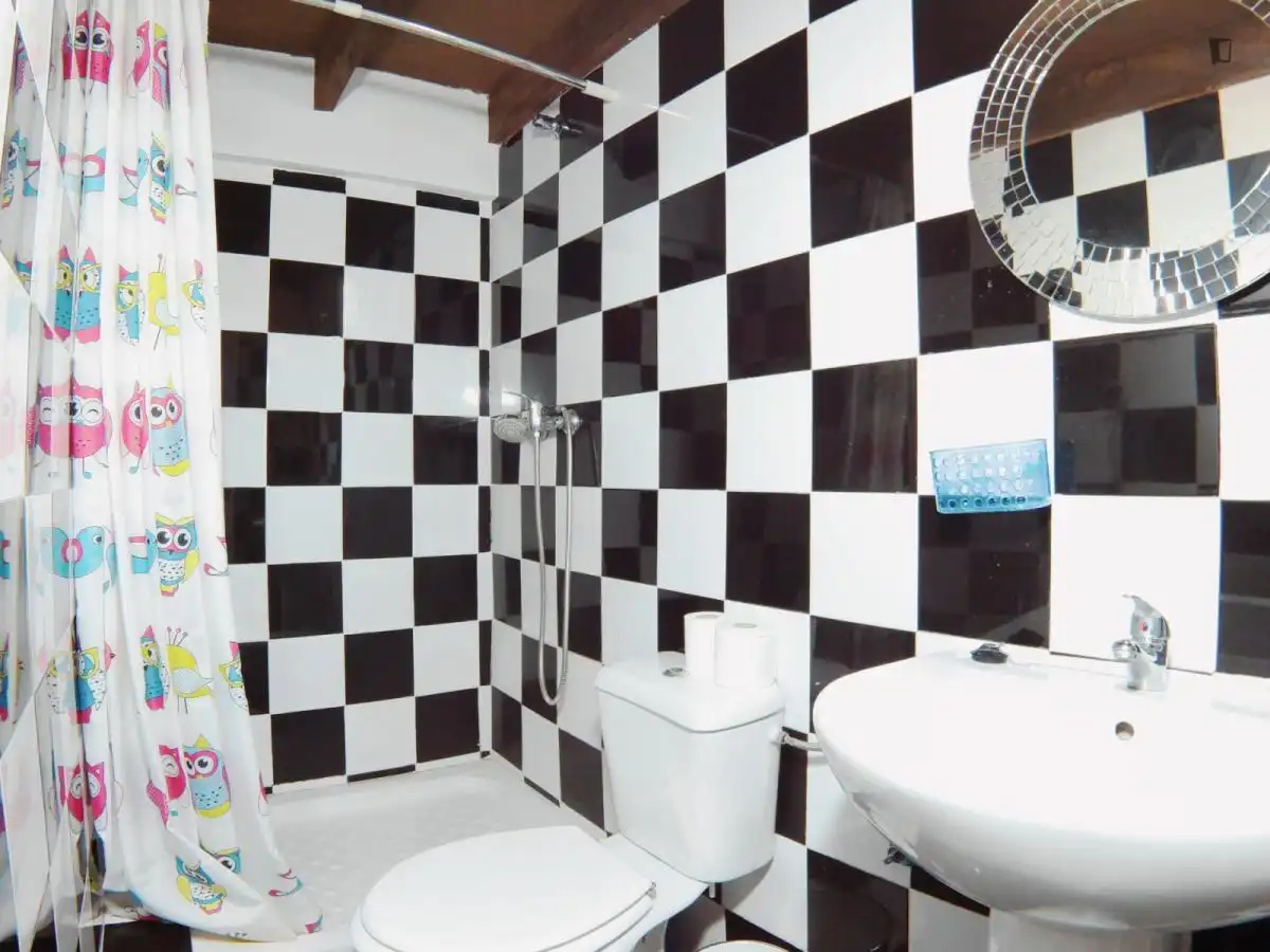 Study for rent in Valdeacederas