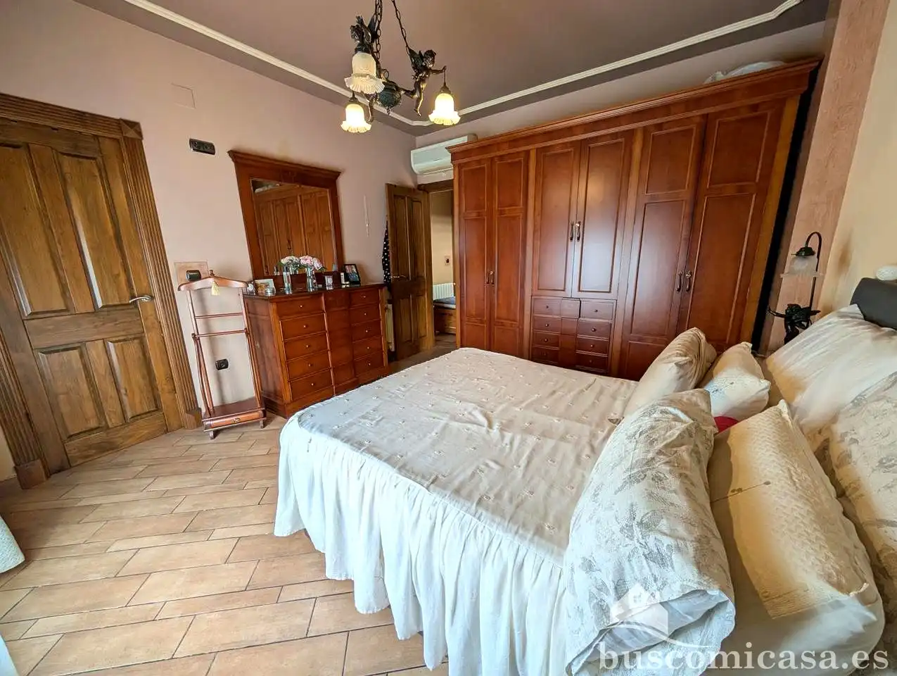 Dormitori de Casa o xalet en venda en Linares amb Aire condicionat, Calefacció i Traster