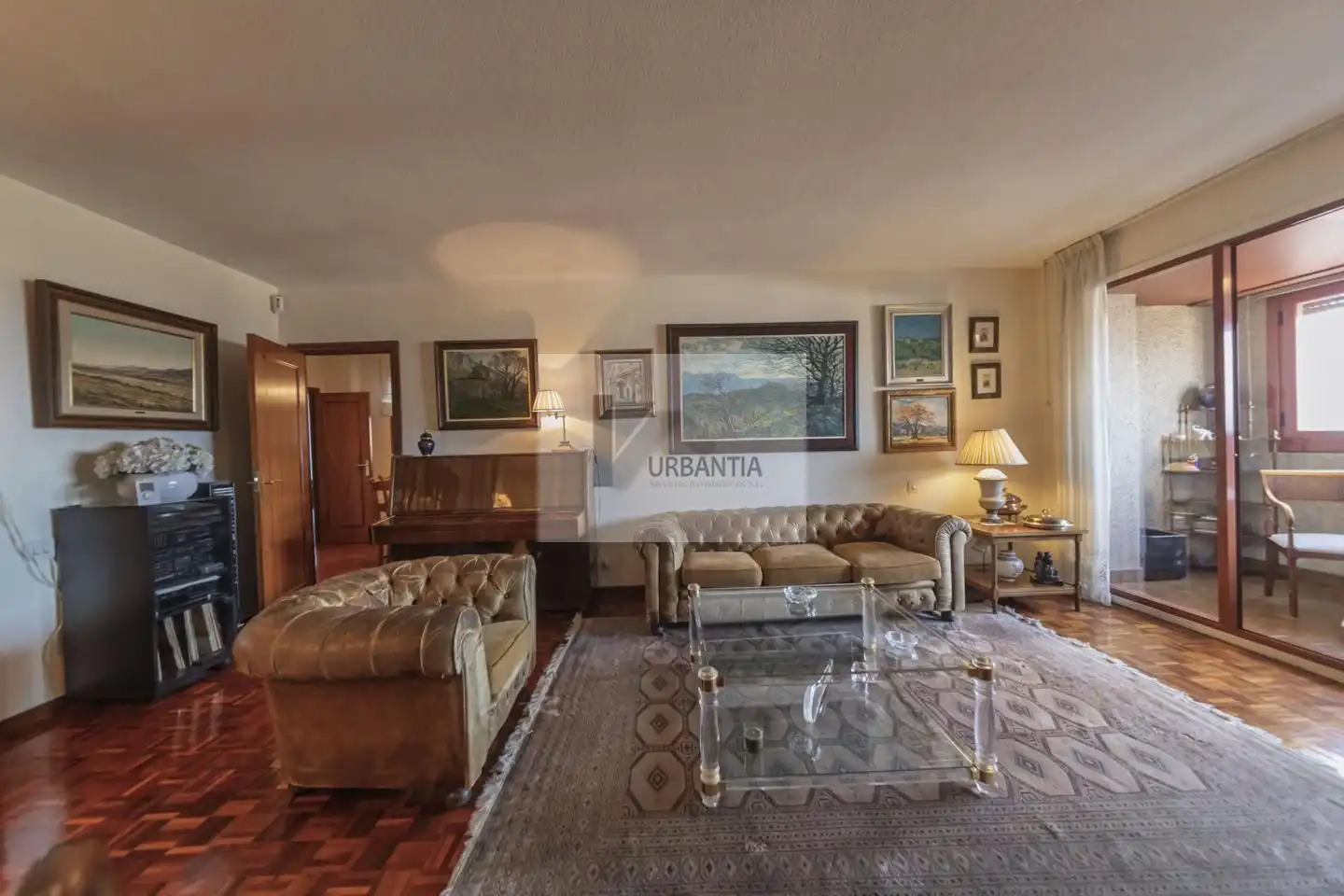 Sala de estar de Piso en venta en  Pamplona / Iruña con Calefacción, Parquet y Terraza