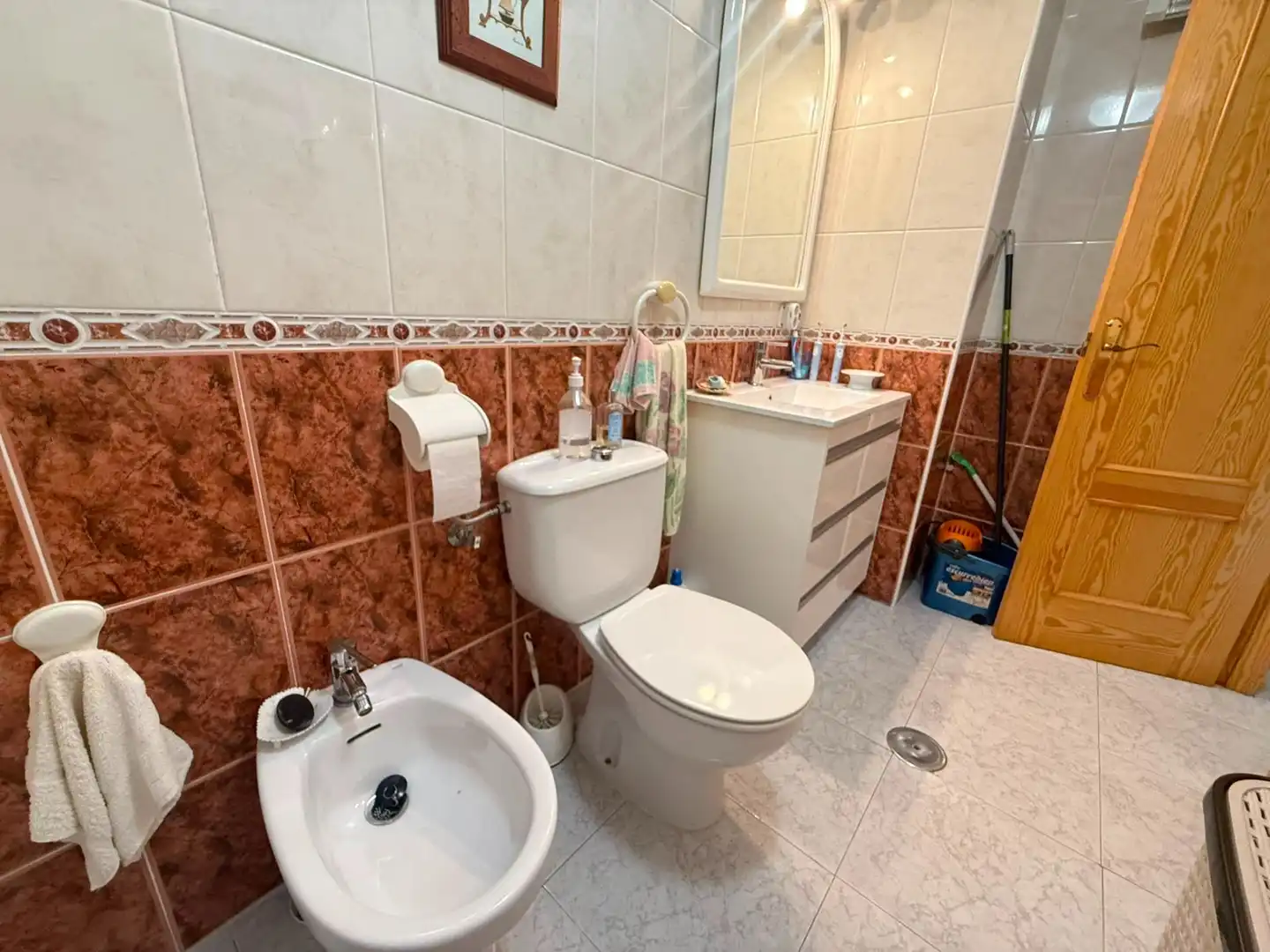 Baño de Apartamento en venta en Guardamar del Segura con Terraza, Trastero y Piscina comunitaria