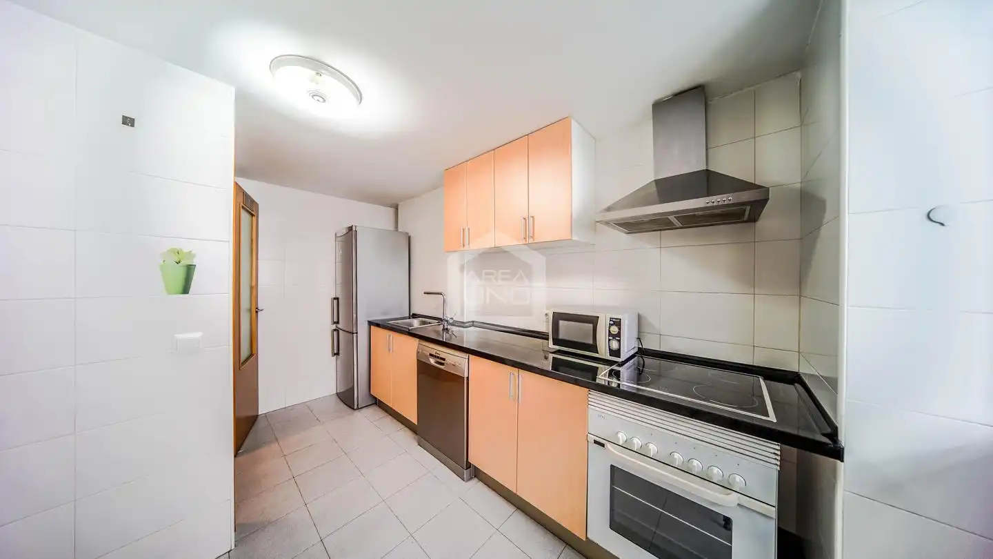 Cocina de Planta baja en venta en Alcorcón con Calefacción, Trastero y Piscina comunitaria