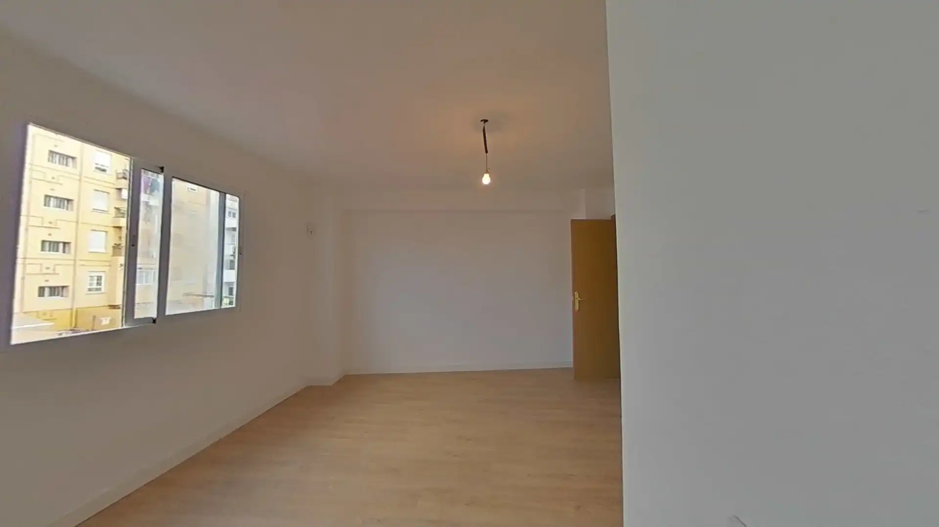 Flat with terrace for sale in Carrer dels Lleons 27, imagen 4