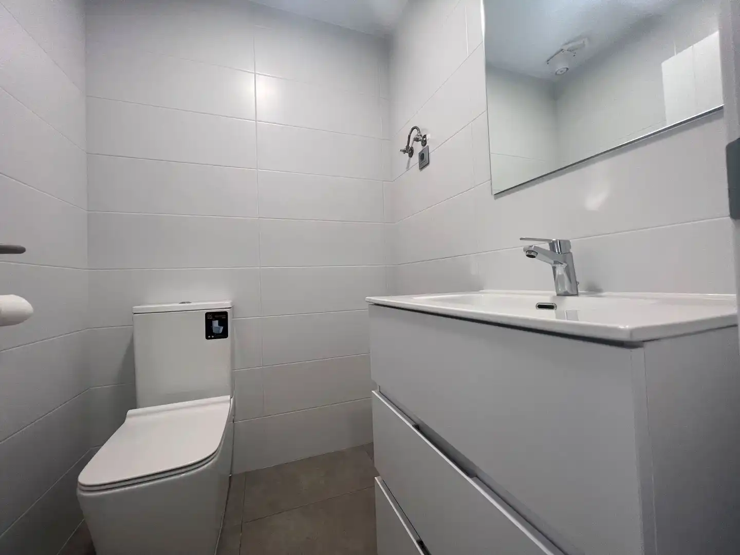 Badezimmer von Büro zur Miete in Carballo mit Klimaanlage und Heizung