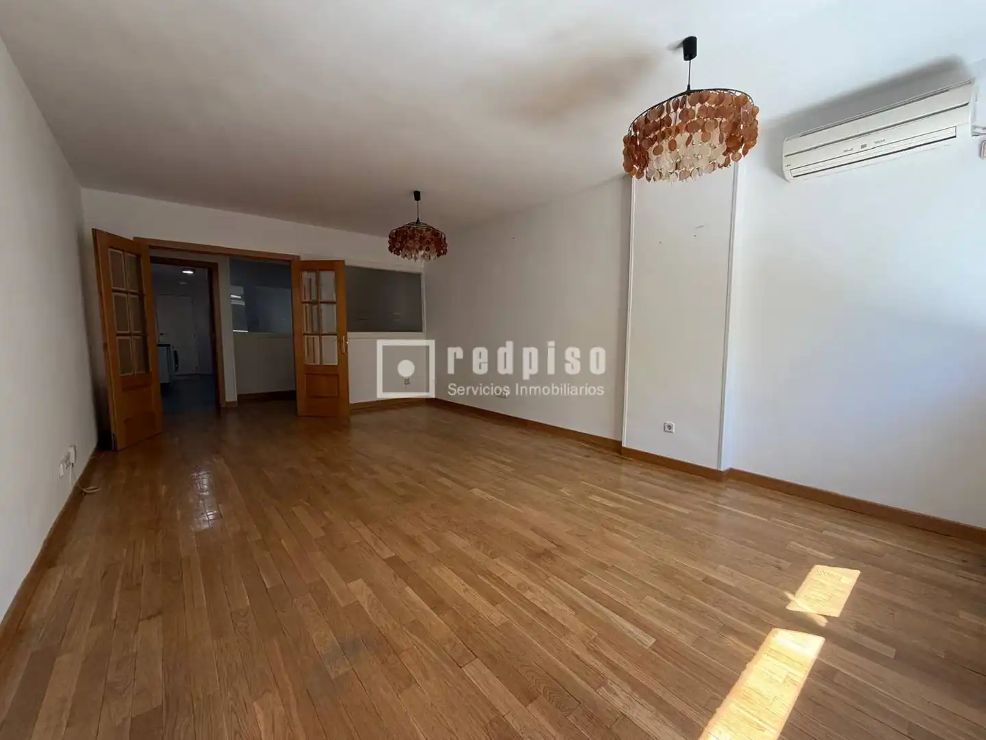 Living room of Flat for rent in Madrid  with Air Conditioner, Parquet flooring and Terrace