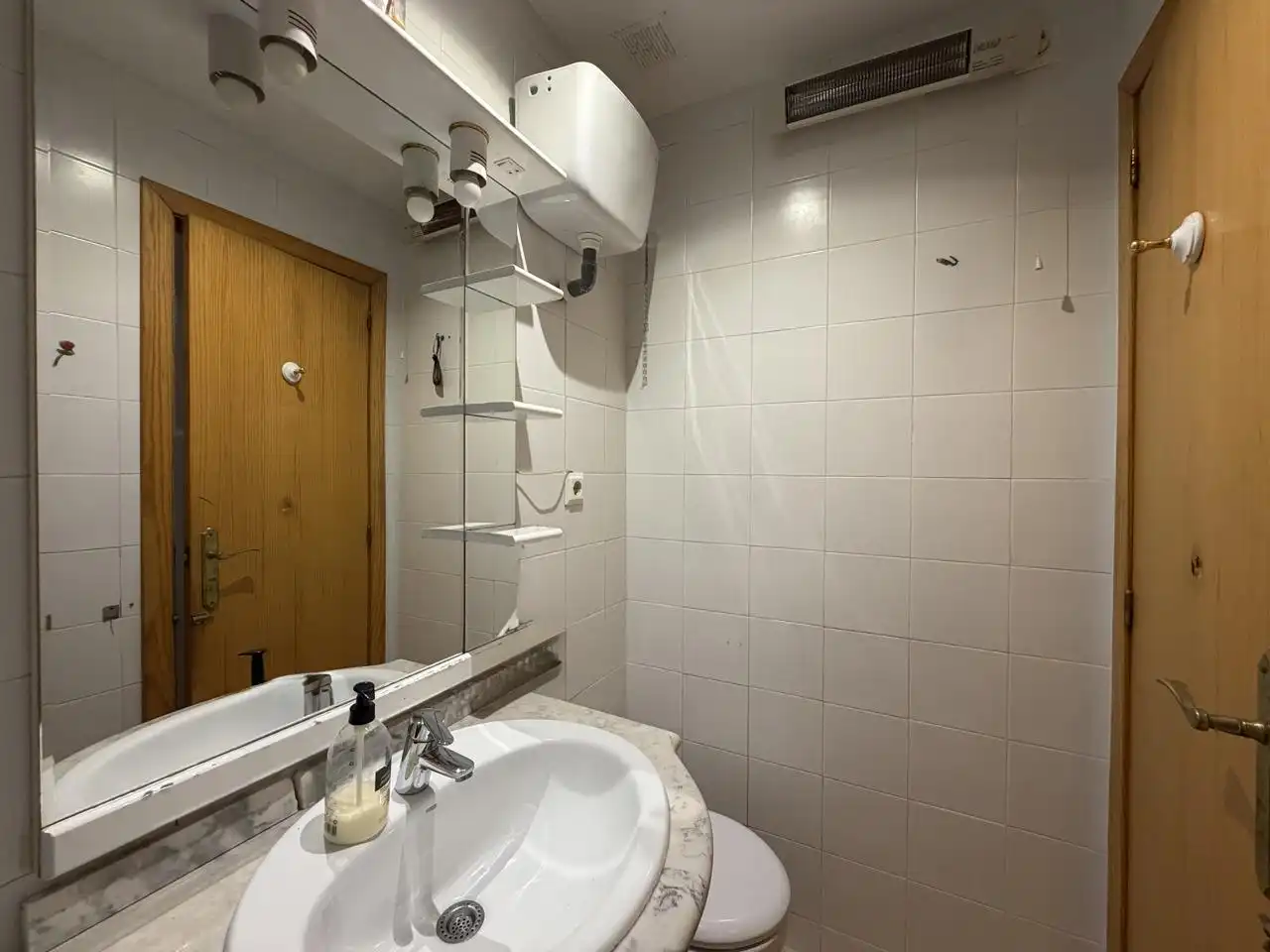 Badezimmer von Wohnung zum Verkauf in Alicante / Alacant mit Klimaanlage, Privatgarten und Terrasse