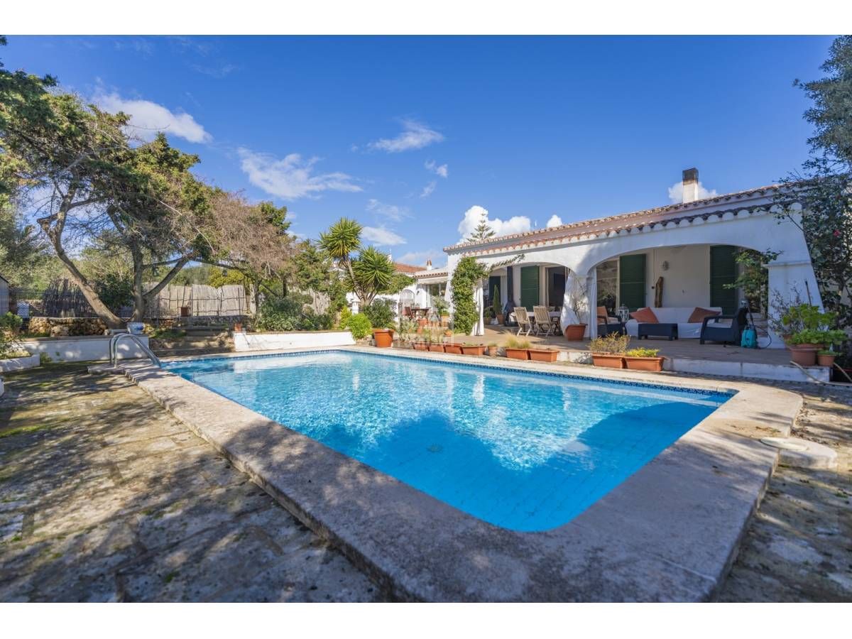 Vista exterior de Casa o xalet en venda en Maó - Mahón amb Calefacció, Jardí privat i Terrassa