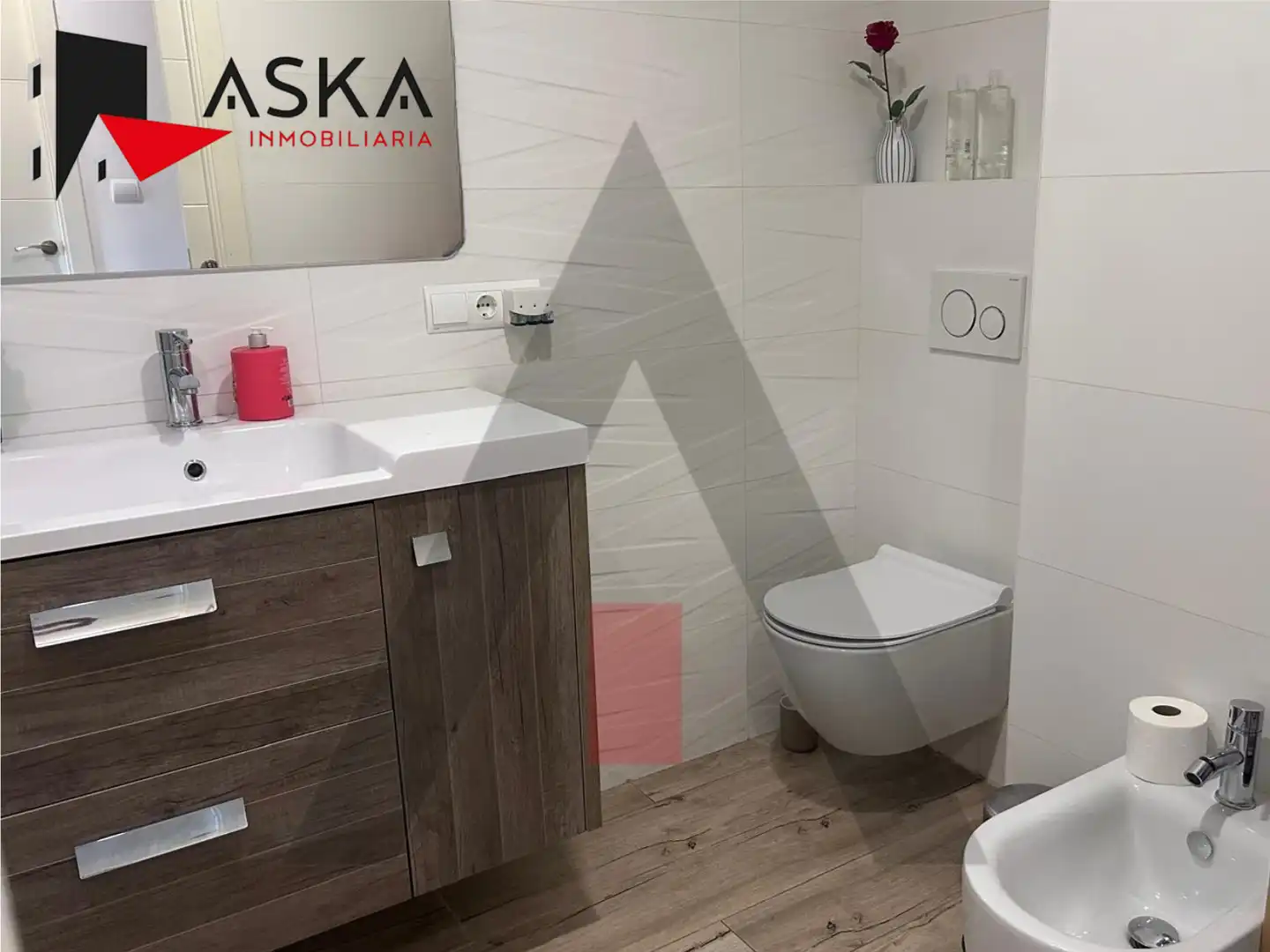 Baño de Piso en venta en Sedaví con Aire acondicionado y Balcón