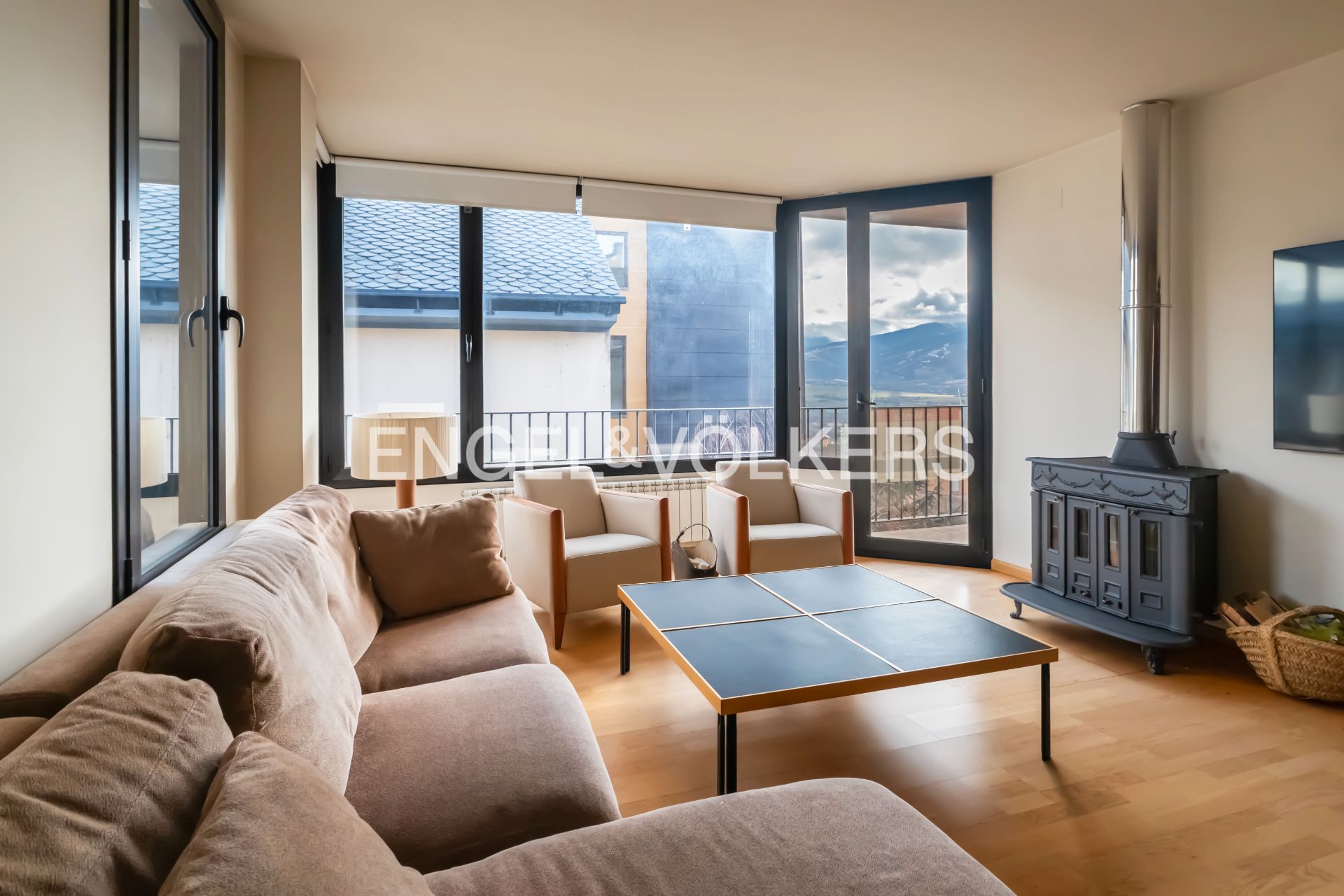 Sala d'estar de Dúplex en venda en Puigcerdà amb Calefacció, Parquet i Traster