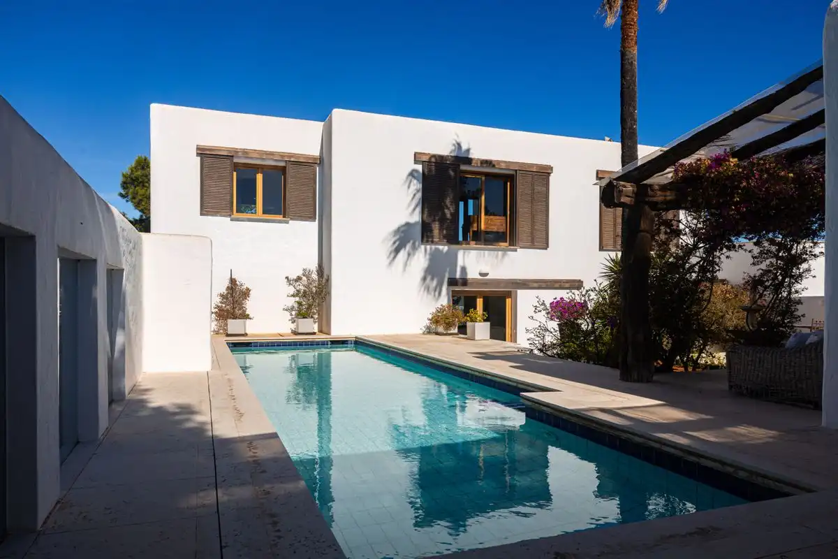 Vista exterior de Casa o xalet en venda en Santa Eulària des Riu amb Aire condicionat, Calefacció i Jardí privat