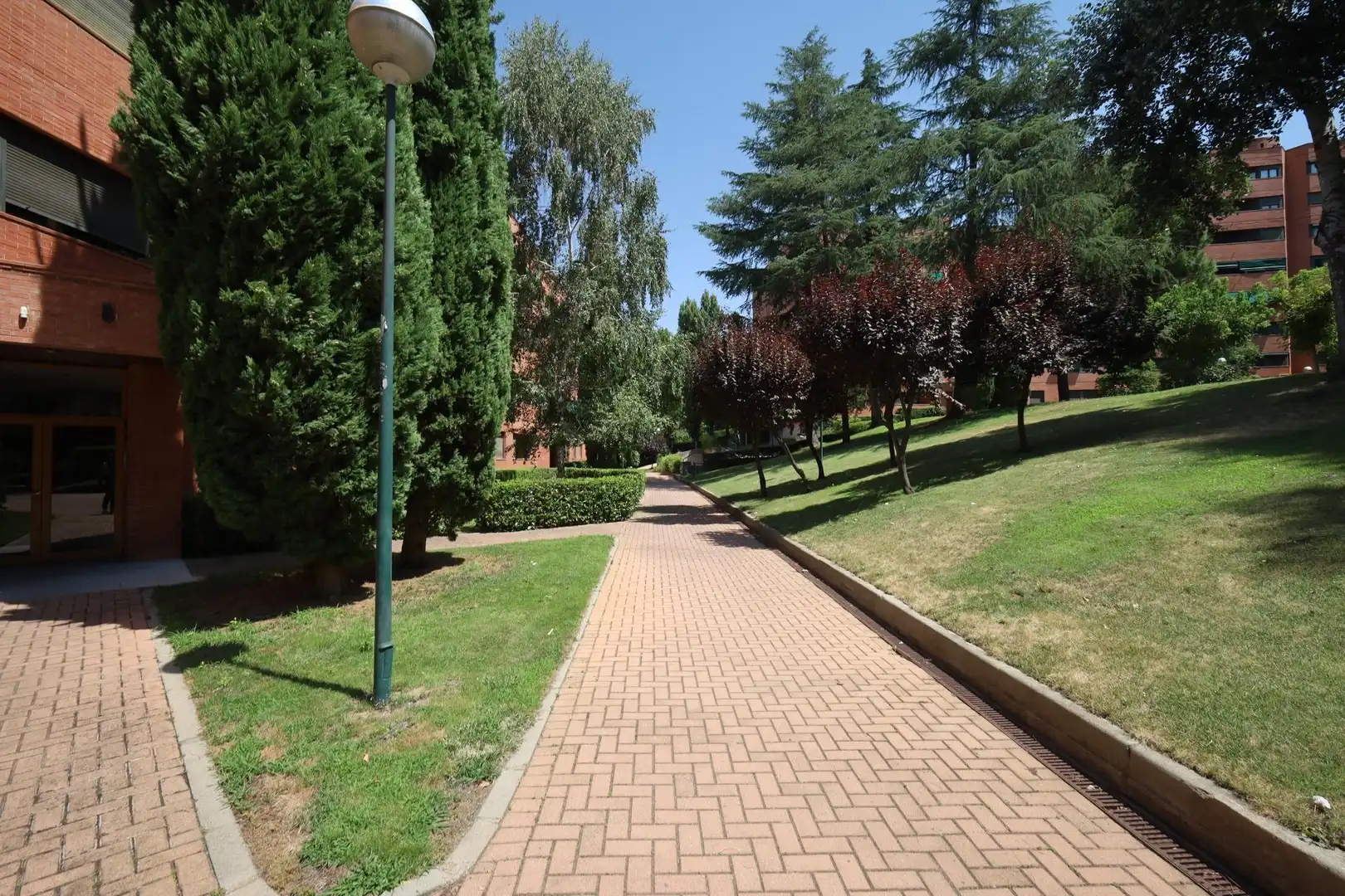 Vista exterior de Piso de alquiler en Madrid con Calefacción, Jardín privado y Terraza